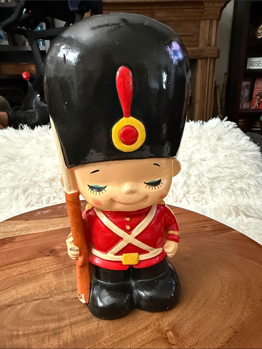 Vintage Rune Naito Ceramic Queen Guard Beefeater 8.5-9” Coin Bank